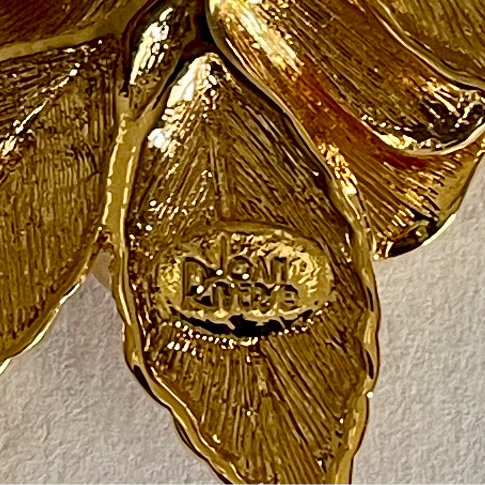 Vintage Signed Joan Rivers Gold Plated Flower Brooch With Swarovski Crystals - Picture 5 of 5